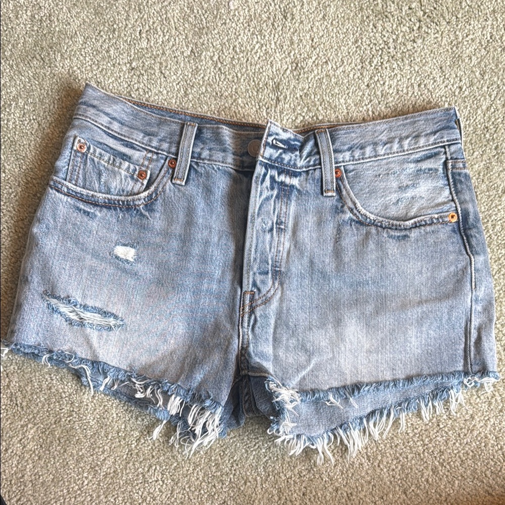 NWOT Levi Strauss Distressed Denim Shorts W28